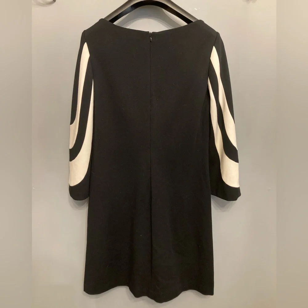 Nearly New TRINA TURK Hijinx Mod Dress with Bell Sleeves, size 6 - Picture 3 of 5